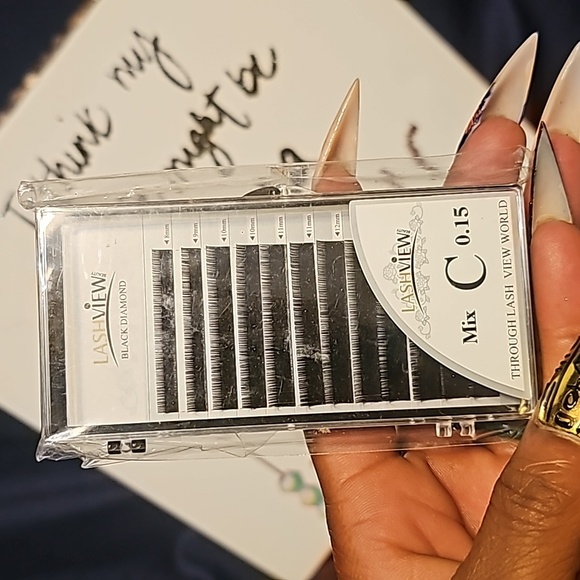 Lash Extension Bundle - Picture 4 of 6